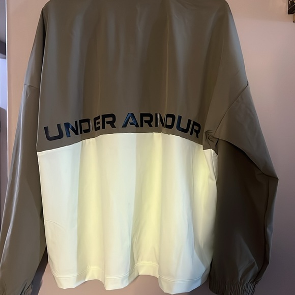 Under armour windbreaker (woman’s XL) - Picture 4 of 4
